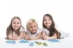 Kinder spielen mit dem Rechen Spiel Mathemeister Plus